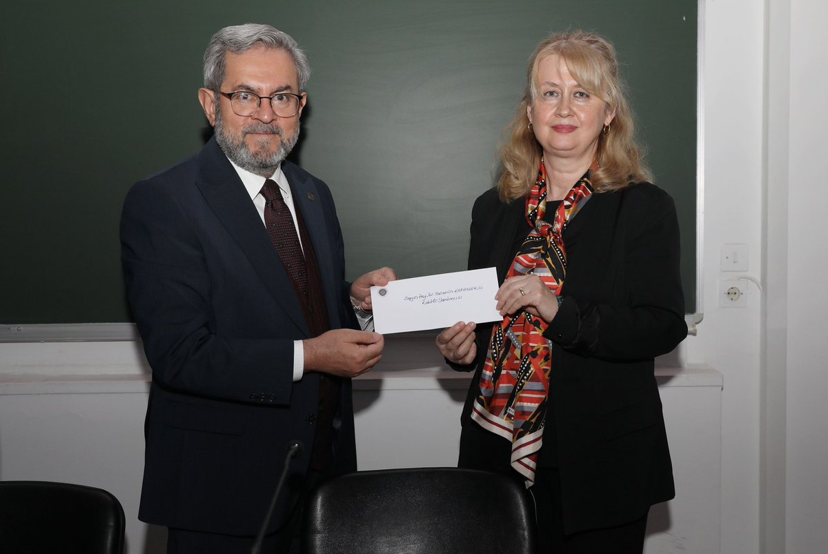 necdetunuvar's tweet photo. Senatomuz huzurunda Rektör Yardımcılığı görevine yeni atanan Eğitim Bilimleri Fakültemiz Öğretim Üyesi Sn Prof.Dr. Yasemin Kepenekçi’ye atama yazısını takdim ettim. Hocamıza yeni görevinde başarılar dilerim. https://t.co/zgE9lLLO0D
