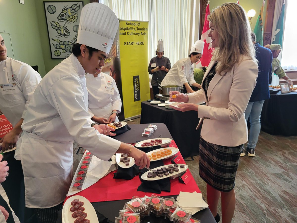 It was great to have Minister <a href="/JillDunlop1/">Jill Dunlop</a> visit our College Day culinary experience showcase at Queen's Park yesterday. The minister is seen here sampling some of <a href="/whatsinsideslc/">St. Lawrence College</a>'s Fig Pâte de Fruit. <a href="/gvollebregt/">Glenn Vollebregt (He/Him)</a> #cdnpse #onpoli