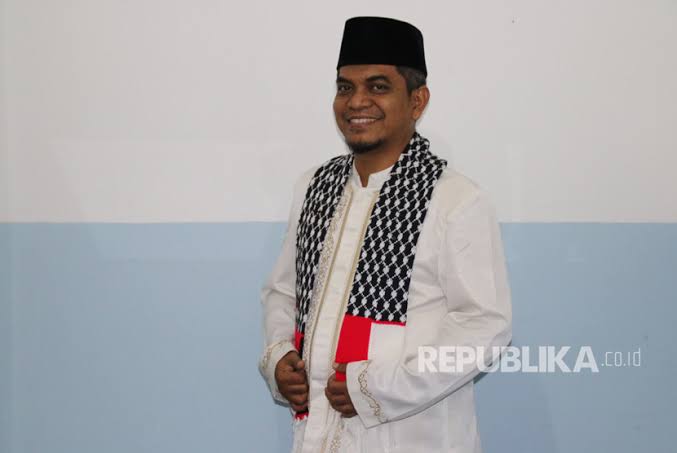اِنَّا لِلّهِ وَاِنَّا اِلَيْهِ رَاجِعُوْن.
Telah berpulang guru kita pejuang Palestina ustadzuna Amrozi M. Rais pada pukul 18.00 WIB di RS Primaya. Semoga Allah SWT menerima amal ibadah beliau, dan mengampuni segala kesalahan beliau,  husnul khatimah.