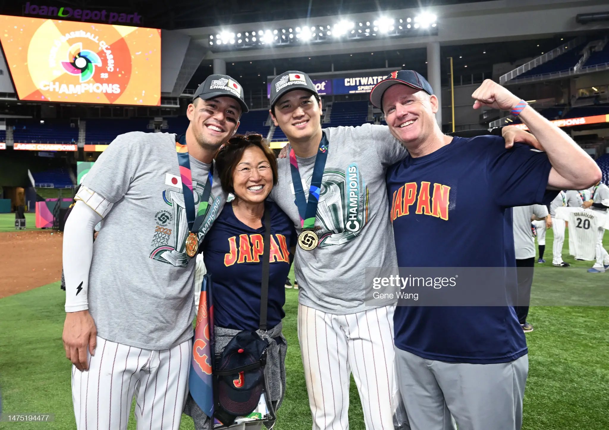 大谷翔平 ¹⁷ 🦄 Ohtani Shohei ¹⁷ sur X : Shohei Ohtani and Lars Nootbaar with  the family  / X