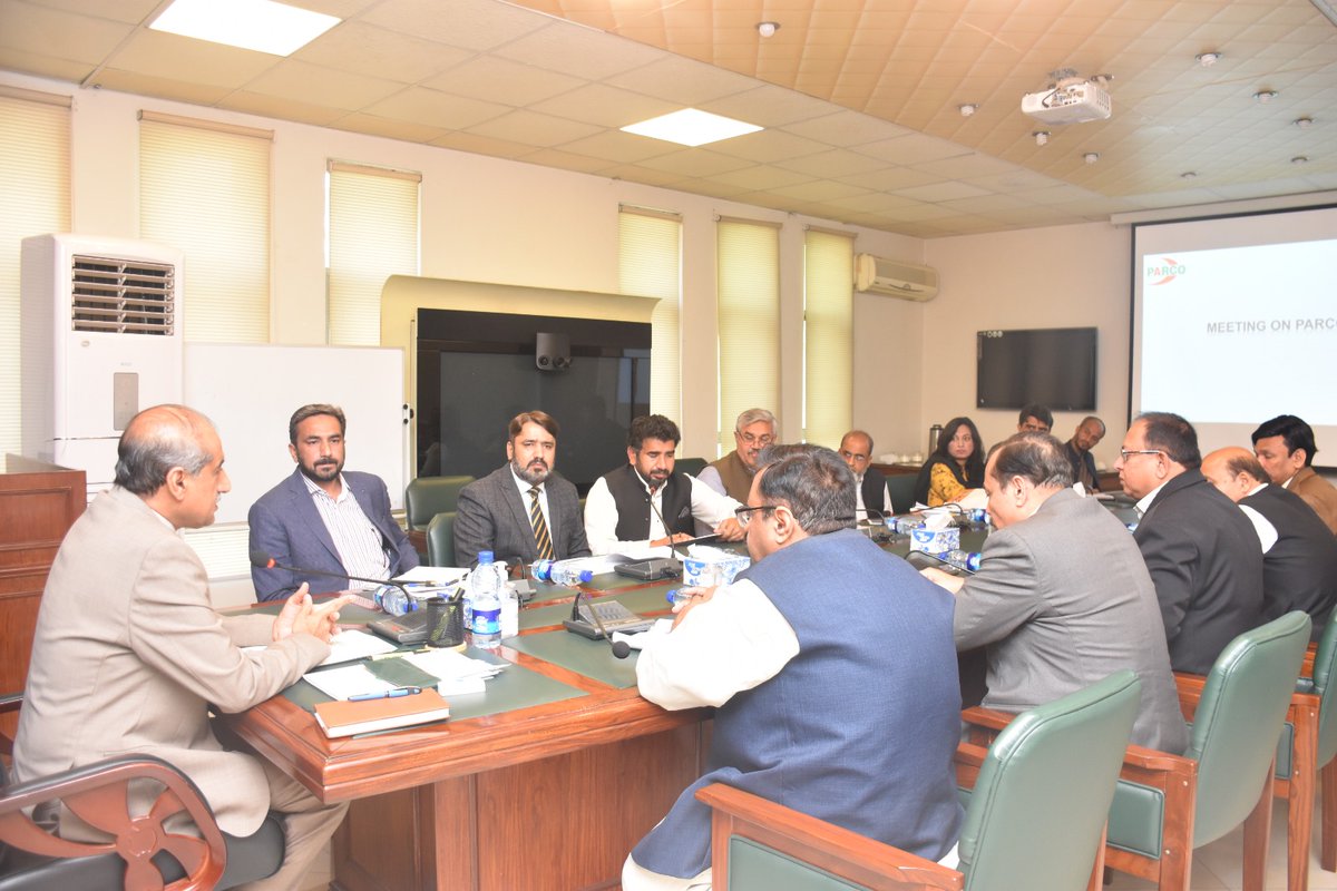 punjab_tevta's tweet photo. Mr. Akhtar Abbas Bharwana, Sr. DG TEVTA, chaired a progress review meeting with Regional Dir. of TEVTA in connection to recent visits of PARCO CSR Team to various GCTs. 
RDs were directed to strategize DAE admissions campaign in effective manner for upcoming session 2023-24 https://t.co/hJJED1szVr