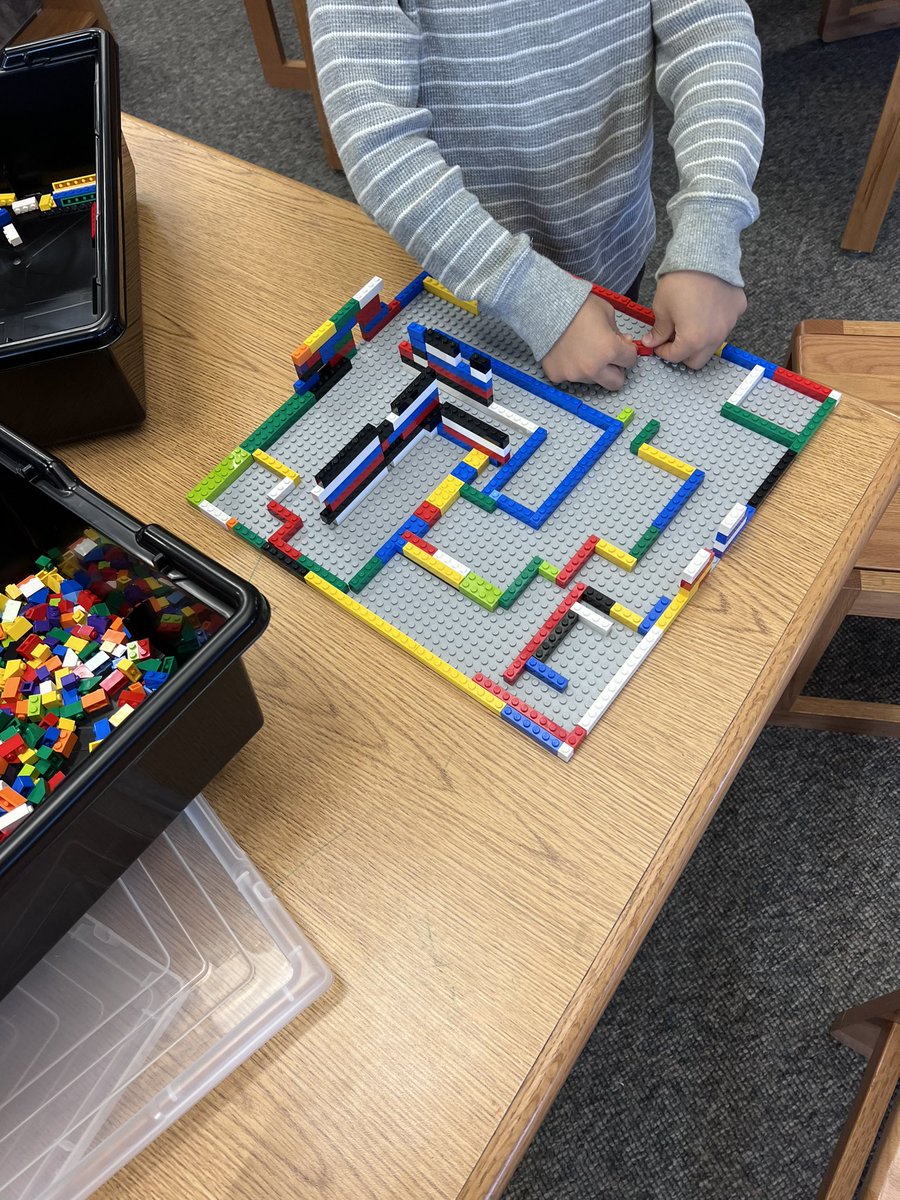 LibEricksen's tweet image. This morning we made LEGO Marble Mazes! #legolearning #marblemaze #legomarblemaze #librariesrock @NYBookDr @HammondTerrilyn @RCSDsch5 @RCSDLibraries