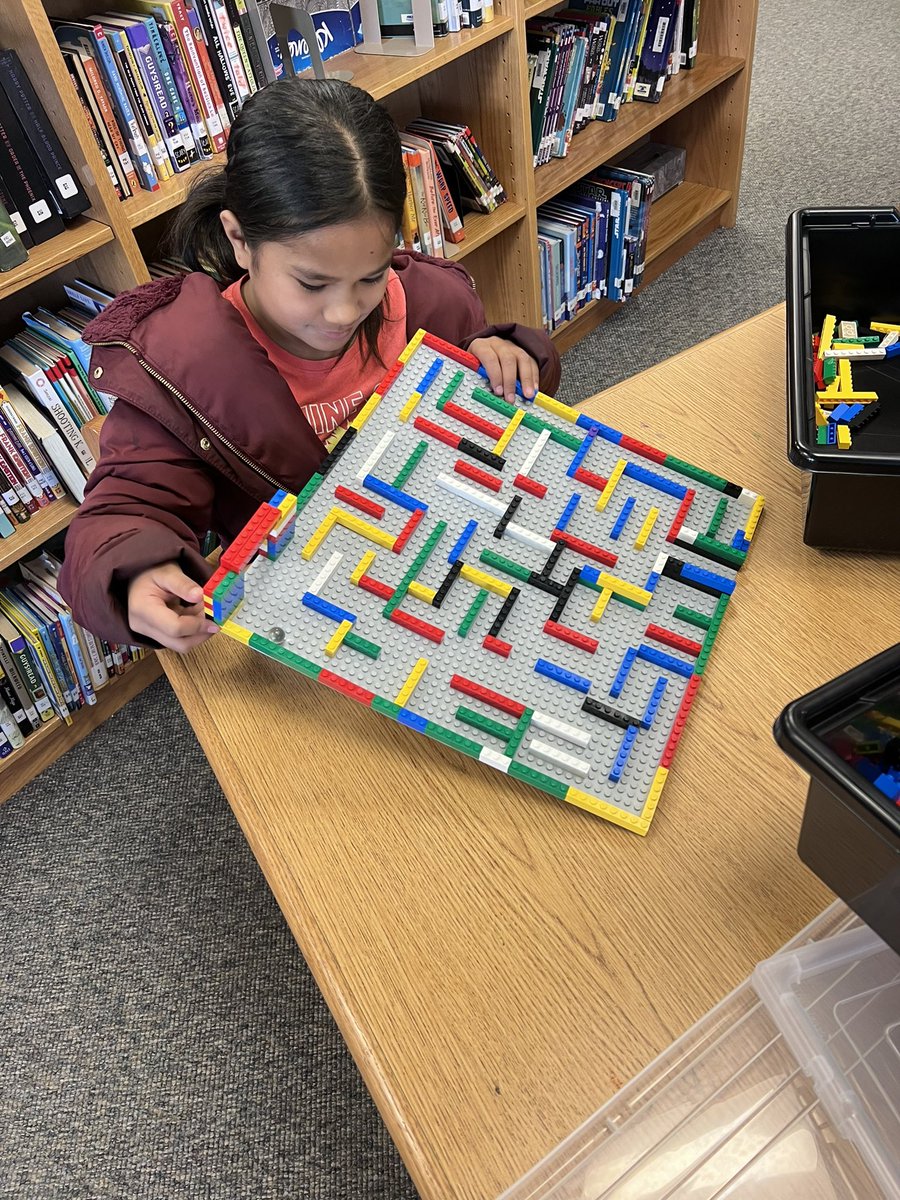 LibEricksen's tweet image. This morning we made LEGO Marble Mazes! #legolearning #marblemaze #legomarblemaze #librariesrock @NYBookDr @HammondTerrilyn @RCSDsch5 @RCSDLibraries