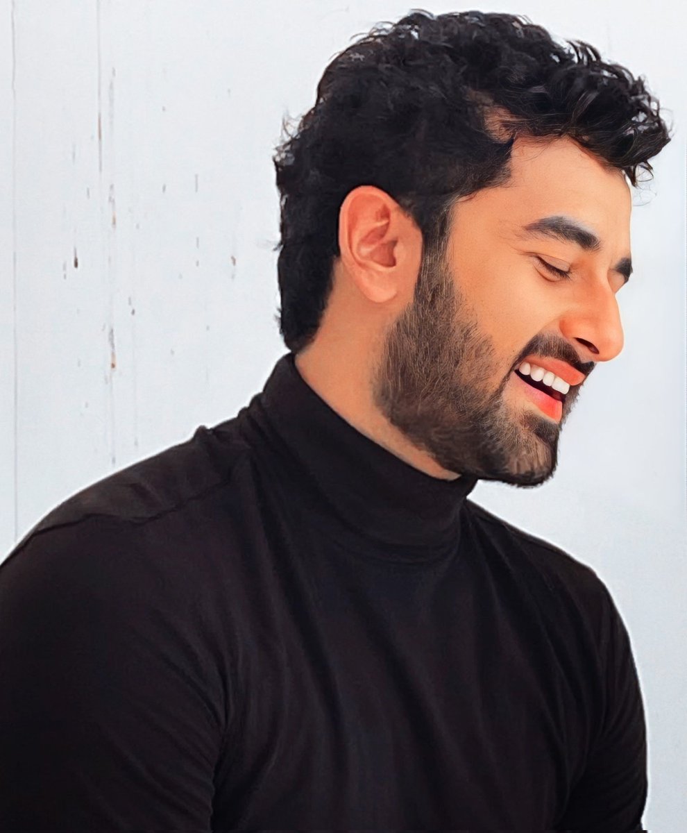 Ridzupie's tweet image. Hai chaand me bhi daag par na tujhme ek bhi 🌙✨

#VishalVashishtha