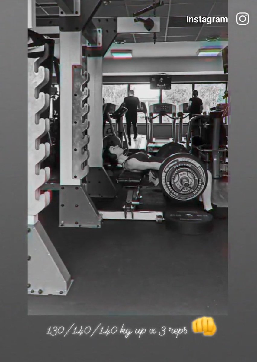 chaos_creator_'s tweet image. #legDay 👊 #hipthrust w końcu 140 kg na sztandze🤟 ja ważę 52/53 kg ☠️👀