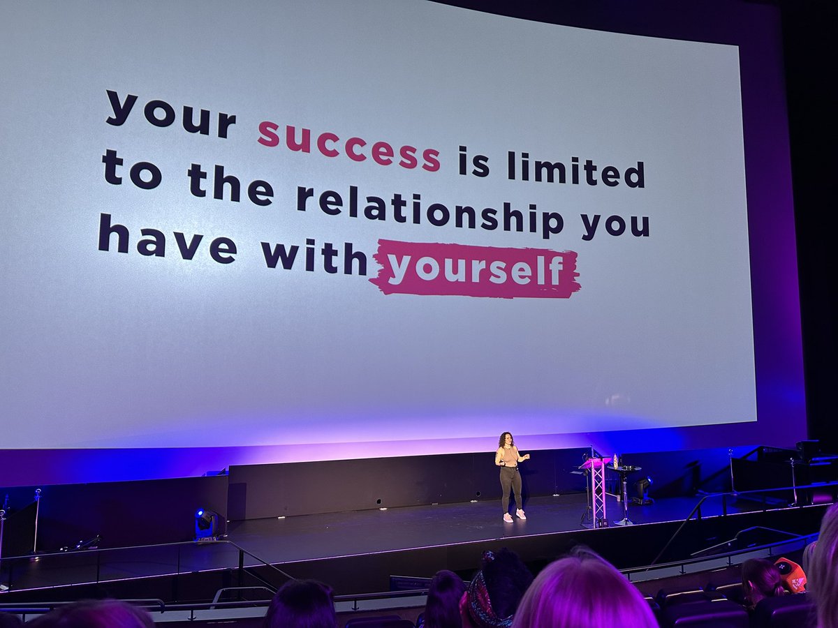jaysica's tweet photo. This is the sign I needed! Thank you to @LadyJadeSocial of @Honcho_Search for an energetic and motivating chat about setting goals! #digitalwomenlive #DWBirmingham23 @digita1women https://t.co/6eBNesxdXL
