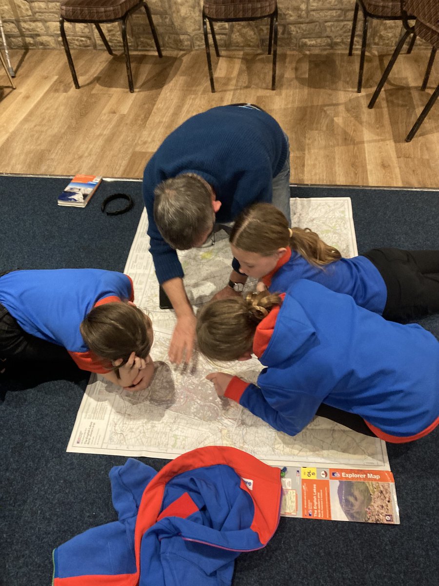CotswoldsNL's tweet photo. Brilliant to see @GirlguidingBath getting stuck into a map reading session this week, led by some of our #CotswoldVoluntaryWardens. Plenty of enthusiasm from everyone! Looking forward to seeing the Guides again next week, when they'll be walking the route they planned. #bathscape https://t.co/k9wJlvIC6b