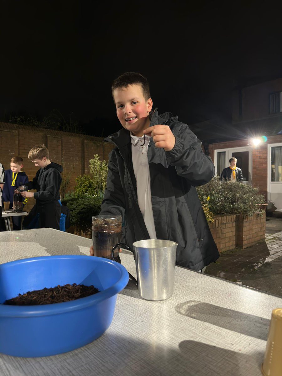 3rdwashscouts's tweet image. Last night we launched our ‘Spring Into Action’ programme at Scouts and made wormeries! 🪱 #skillsforlife #programmelaunch #wormery