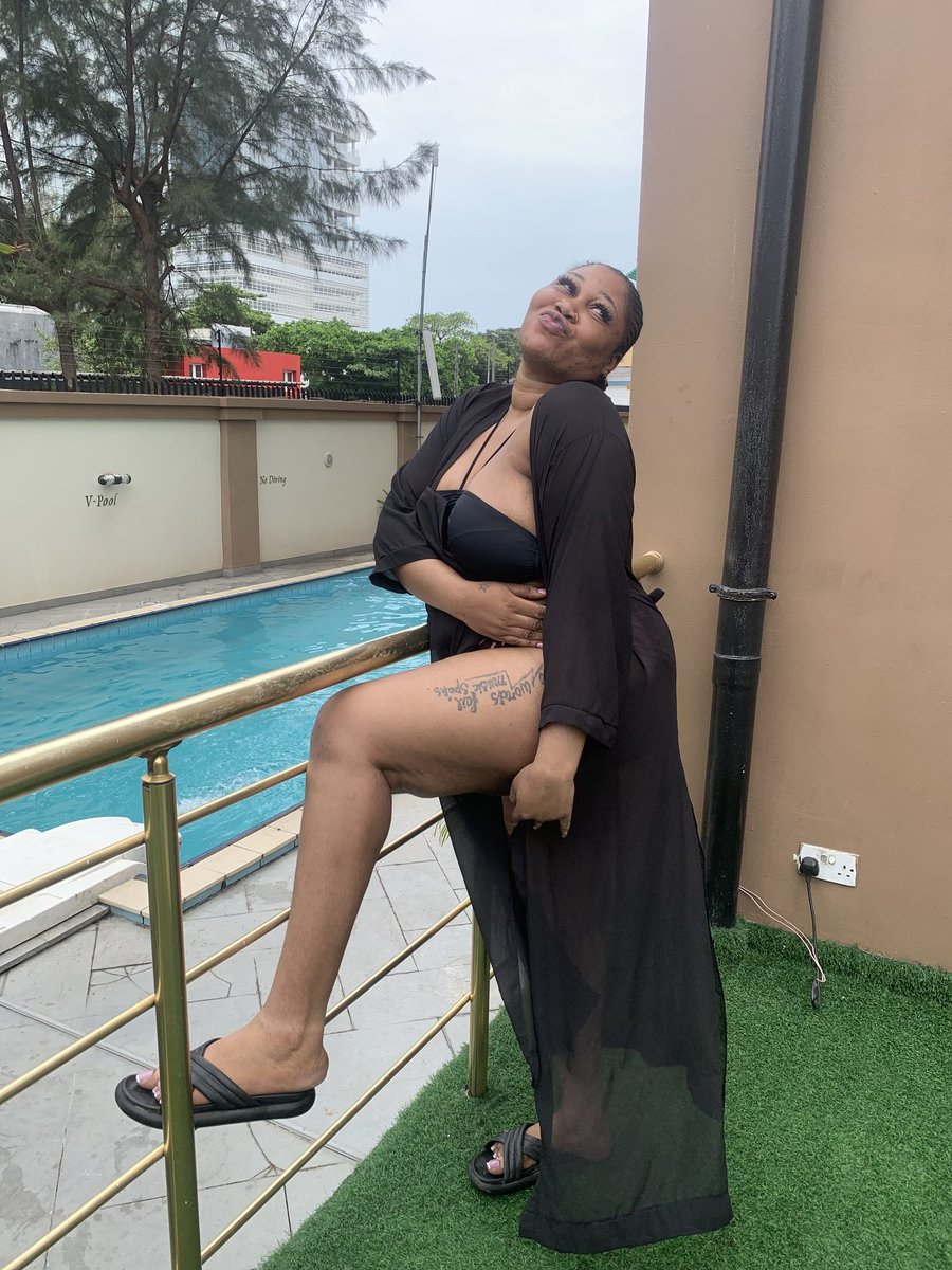 queen_mirel's tweet photo. A good day to calm my body and soul🖤🌷🍷
 
#mirrel #BBTitans #PhynaTheElephant𓃰 https://t.co/JiSSqkiSjw