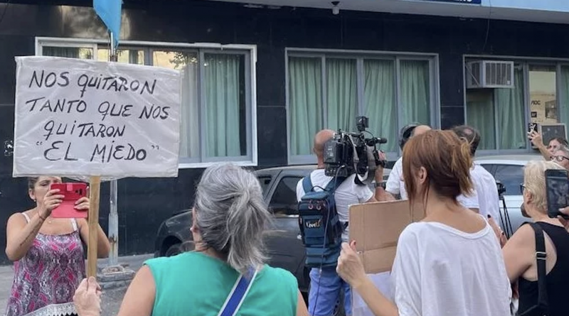 deramosdigital's tweet photo. La Matanza: Se incrementan las movilizaciones vecinales en reclamo de mayor seguridad: https://t.co/ukvt73Qp9l https://t.co/Jn1Rfajcd6
