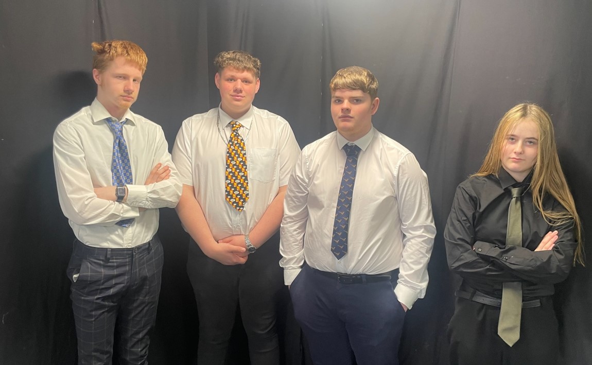 TheHubSchoolER's tweet photo. The Year 11 students are getting ready for their Drama GCSE practical exam. They are performing Bouncers by John Godber. #artsmark #performanceopportunities https://t.co/9YIL6fgAdh