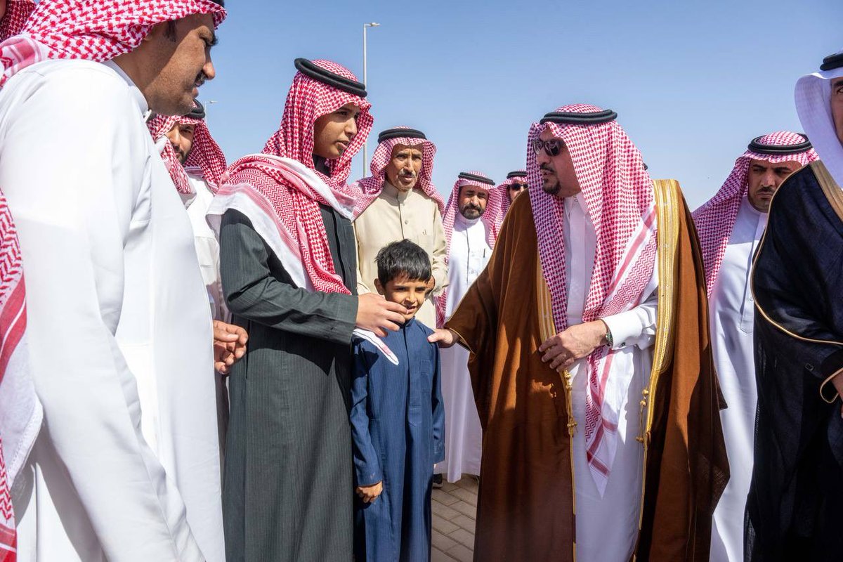 EmarahAlQassim's tweet photo. وصفه سموه بأنه من خيرة الزملاء لما عُرف عنه -رحمه الله- من حسن التعامل، ودماثة الخلق، ووفائه لدينه ومليكه ووطنه..

سمو #امير_القصيم يُعزي الشيخ محمد بن جبرين في وفاة أبنه عبدالمحسن بن جبرين رئيس مركز العمار غفر الله له ورحمه واسكنه فسيح جناته. https://t.co/OnopY5kyV4
