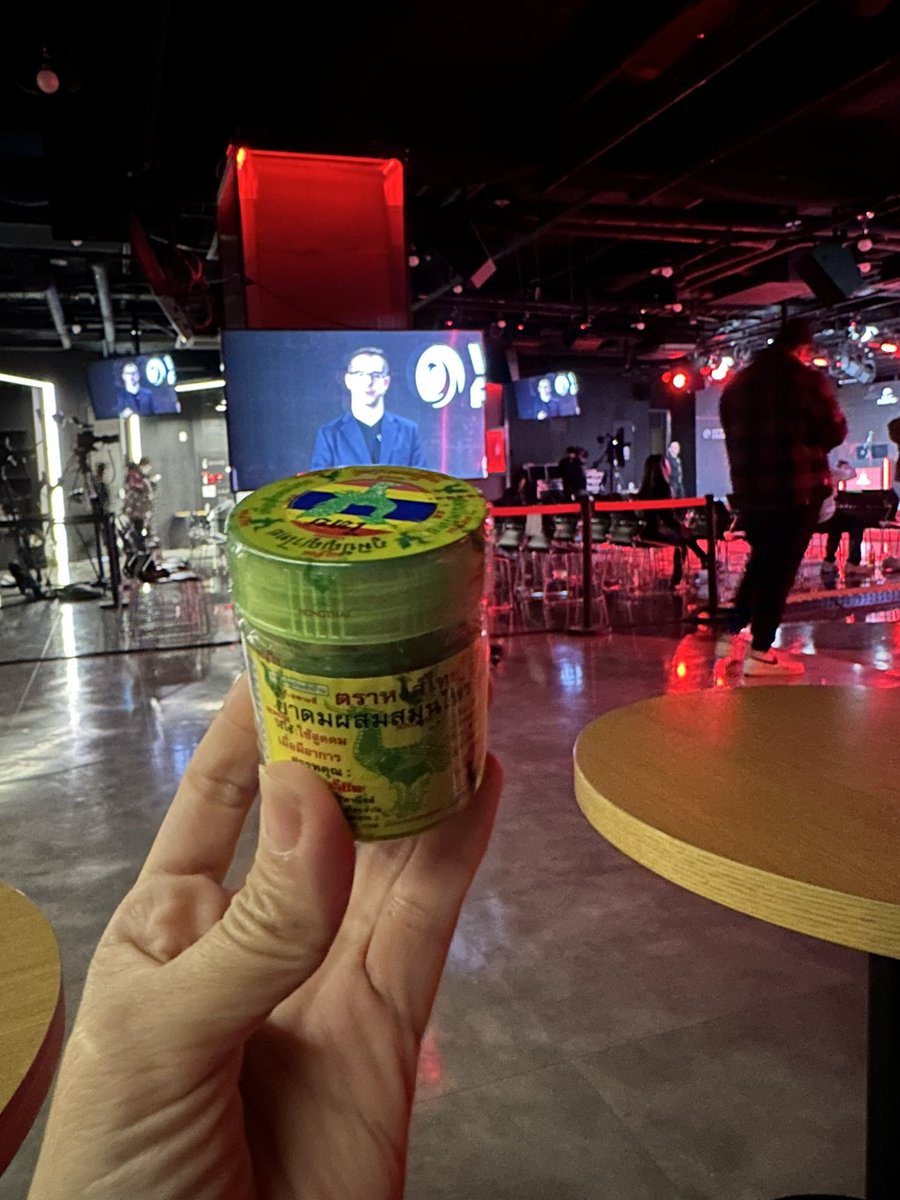 Secret_yamyamm's tweet photo. Thankkk youuu Poon for this 🥰 

And congrats @riotgames  Pacific staffs and teams for le successful event today 😎 VCT Pacific Face off! https://t.co/WTFE0c3J91