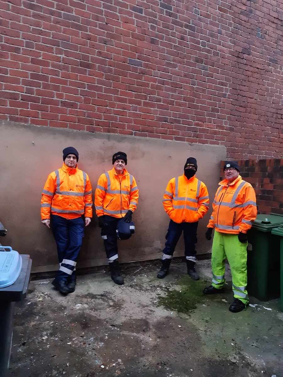 Clean_Leeds's tweet image. Who needs the Backstreet Boys when we have the 'Binyard Boys'

depositing waste in bin yards is illegal. please report any instances of fly tipping via leeds.gov.uk/antisocial-beh… 
Thanks to the Headingley, Hyde Park team for this effort! #LS6 #CleanStreets #flytip @Jonathan_Pryor