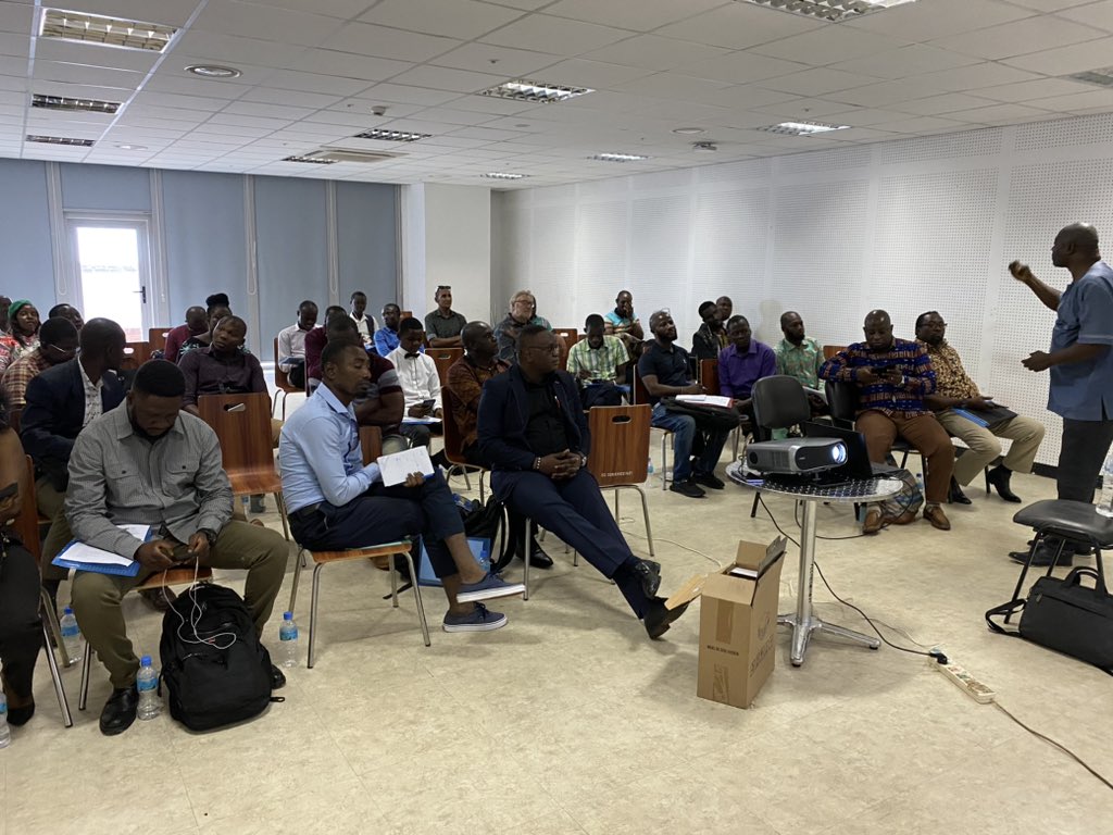 Mrcgsl's tweet photo. #Journalists divided into groups (for effective participation and concentration) to have the training sessions on topics including reporting on elections; overview of electoral processes; conflict sensitive reporting &amp; the safety &amp; security of journalists. @NEDemocracy @TheMFWA https://t.co/0sZkpzixT3