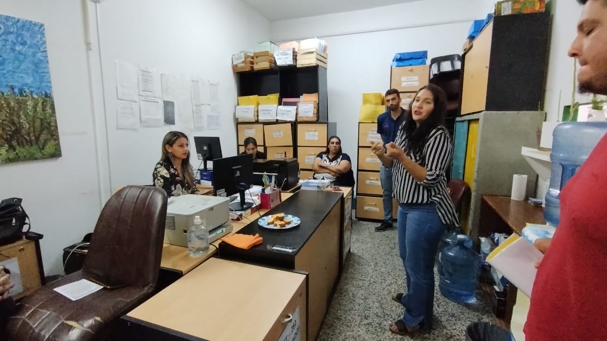 SeccUPCNSL's tweet photo. #MunicipalidadDeSanLuis
🗣️Continuamos realizando recorridas por la Municipalidad de San Luis para dialogar con lxs compañerxs sobre las distintas necesidades y problemáticas que los atraviesan.
#Recorridas #Asamblea #BuenMiércoles
@chapasanluis
@RomiCastillo84 https://t.co/KEPv78xa7R