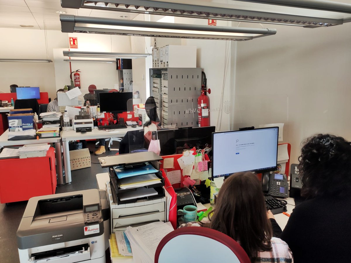 AndorraCapital's tweet photo. 📣⚠️ Una avaria està provocant problemes tècnics als serveis comunals de tràmits i aparcaments. 🚧🅿️ Mentre duri la incidència quedaran obertes les barreres dels aparcaments. Disculpeu les molèsties, seguirem informant. https://t.co/cOxtMMgpKn
