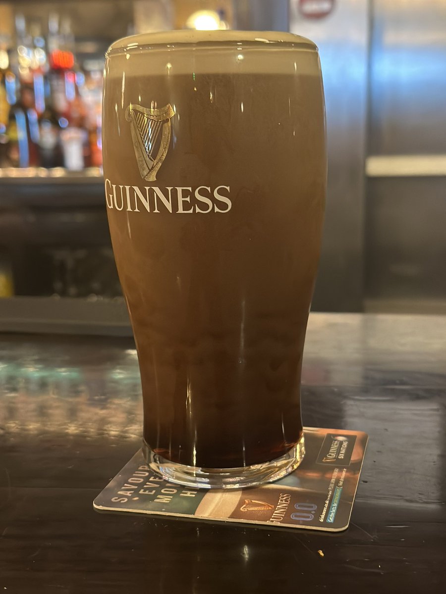 A_L_Powell's tweet photo. @PintsDrank Pint of the black stuff -#Howth €6.50 😬 https://t.co/l8OcBxU2Cw