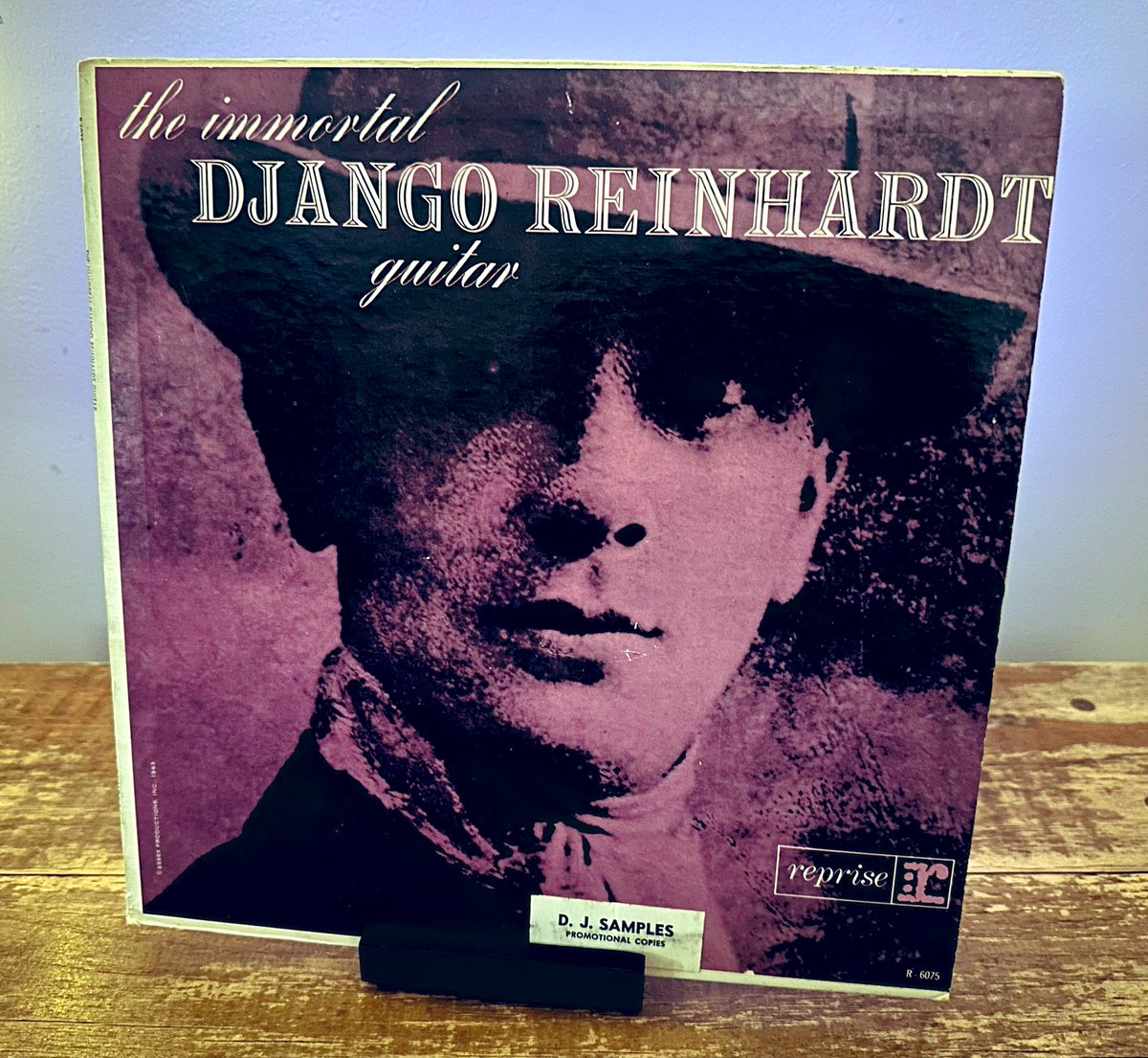 SentimentalStr4's tweet image. Morning vibes 🥱 ☕️ 🎸#DjangoReinhardt