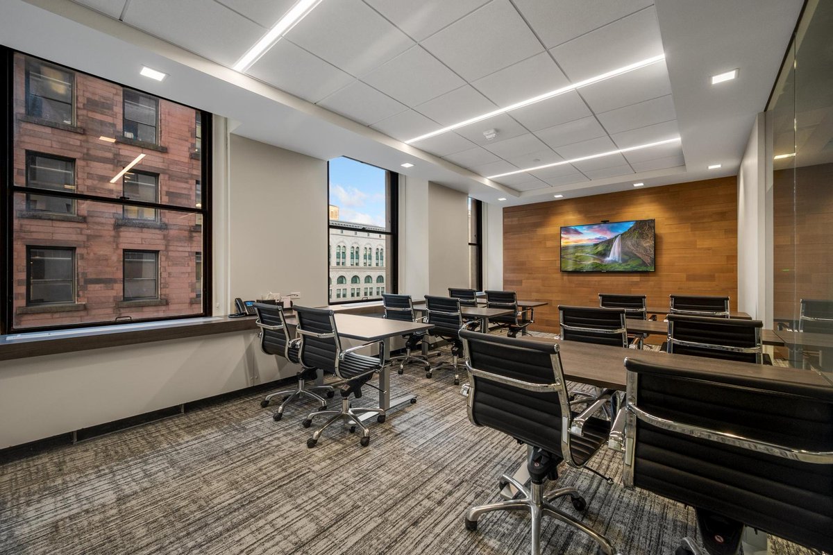 👉 Escape the hustle and bustle of the city and hold your next meeting in the tranquil setting of one of our NYC meeting room.

#nyc #officeculture #OfficeProductivity #officebuildings #officerental #officevibes #nyclife  #newyorkcity