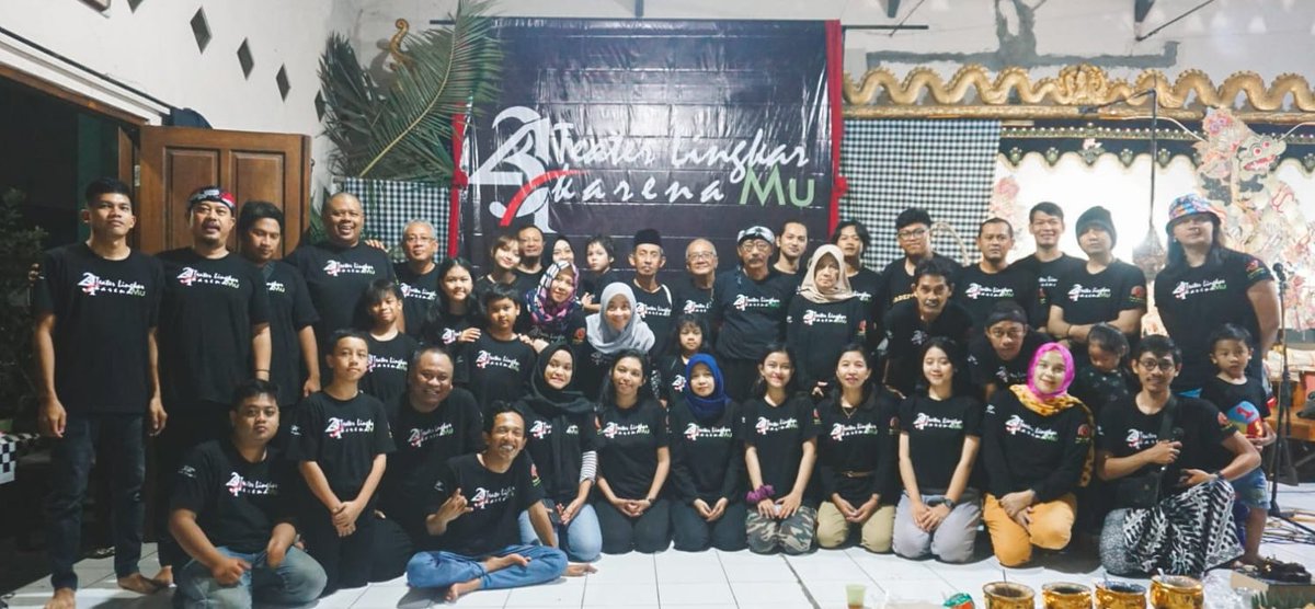 LingkarOfficial's tweet photo. Kawan Teater...*Selamat Menunaikan Ibadah Puasa Ramadhan 1444 H*
Mohon Maaf Lahir &amp; Batin

#Ramadan2023 #TeaterLingkar #puasaramadhan https://t.co/j2aOzI4v0f