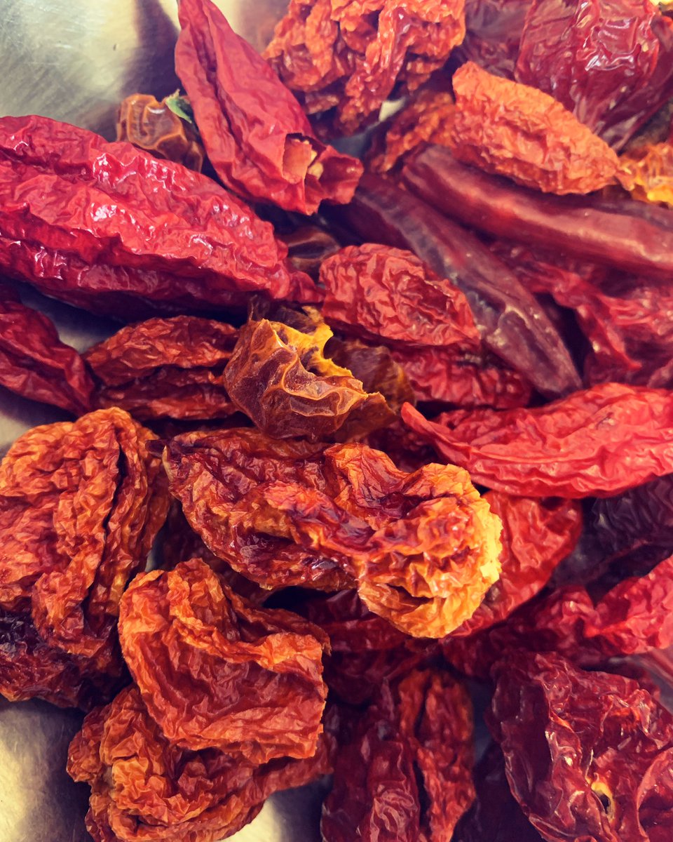 TheLongsArms's tweet photo. Pray for @Roballcock he’s currently making ghost chilli powder😬 @vanillablack1 🙏🏻 https://t.co/W2TiOqRPrE