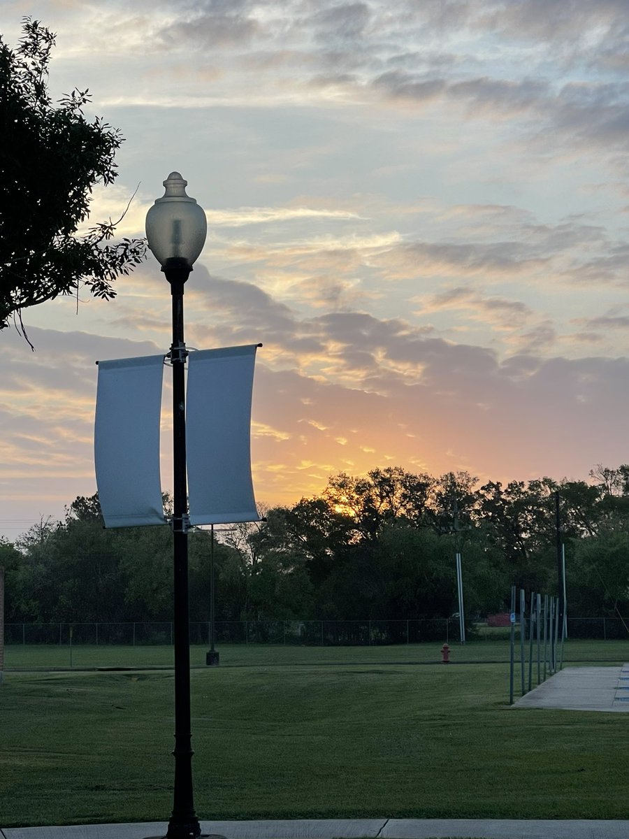 TheDungeoneers's tweet photo. Our banners face the sunrise. We welcome each day with abundant joy. Bi-District day. #UILOAP23 #CarpeDiem #WeWalkTogether https://t.co/F3xFs51Fb4