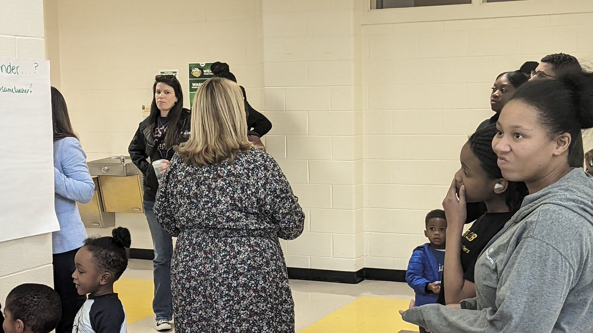 HES_HCS's tweet photo. Hampton Cluster Conversation was a sight to see. We are thankful for our community! @RCE_HCS @MCE_HCS @HHS_HCS @HMS_HCS https://t.co/5PpmCchm5b