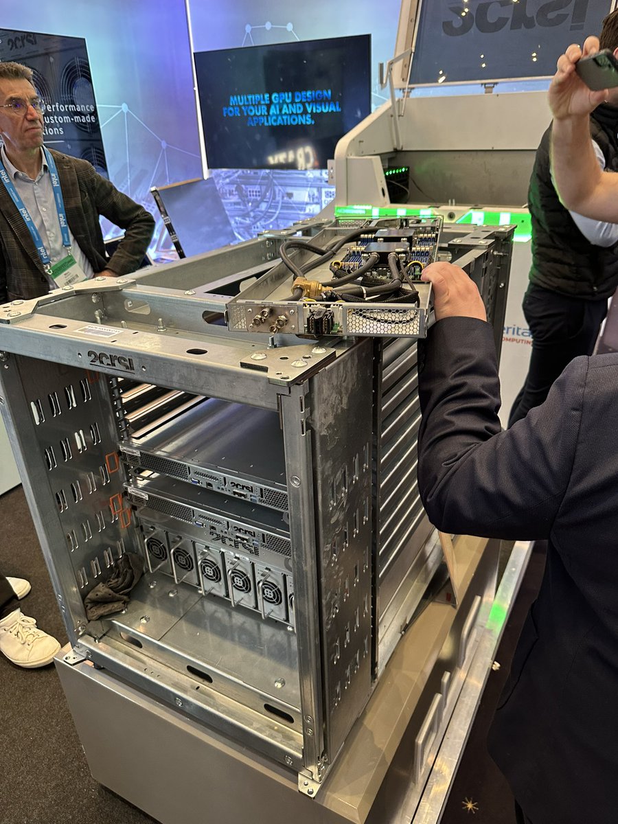 webercloud's tweet photo. #Cloudfest 2023 - ein Muss für uns als https://t.co/cRmxJTNGFj. Spannende Themen sowie News für unseren RZ #Neubau. https://t.co/hiSiKlcGZ9