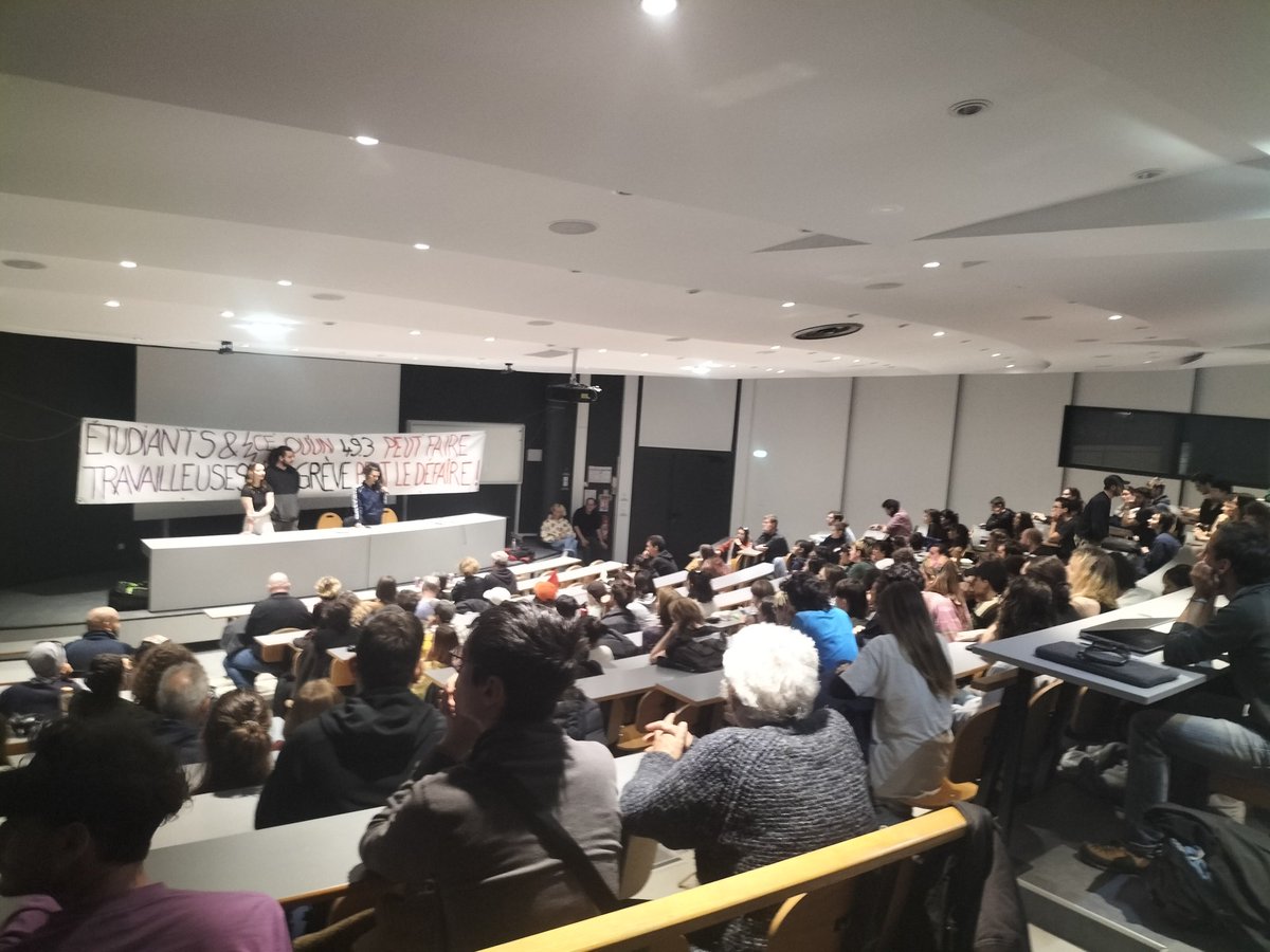 Du monde au meeting Interpro sur le campus ! Des étudiant.e.s, des grévistes de l'énergie, du social, de l'éducation présent.e.s pour échanger et avancer ensemble !