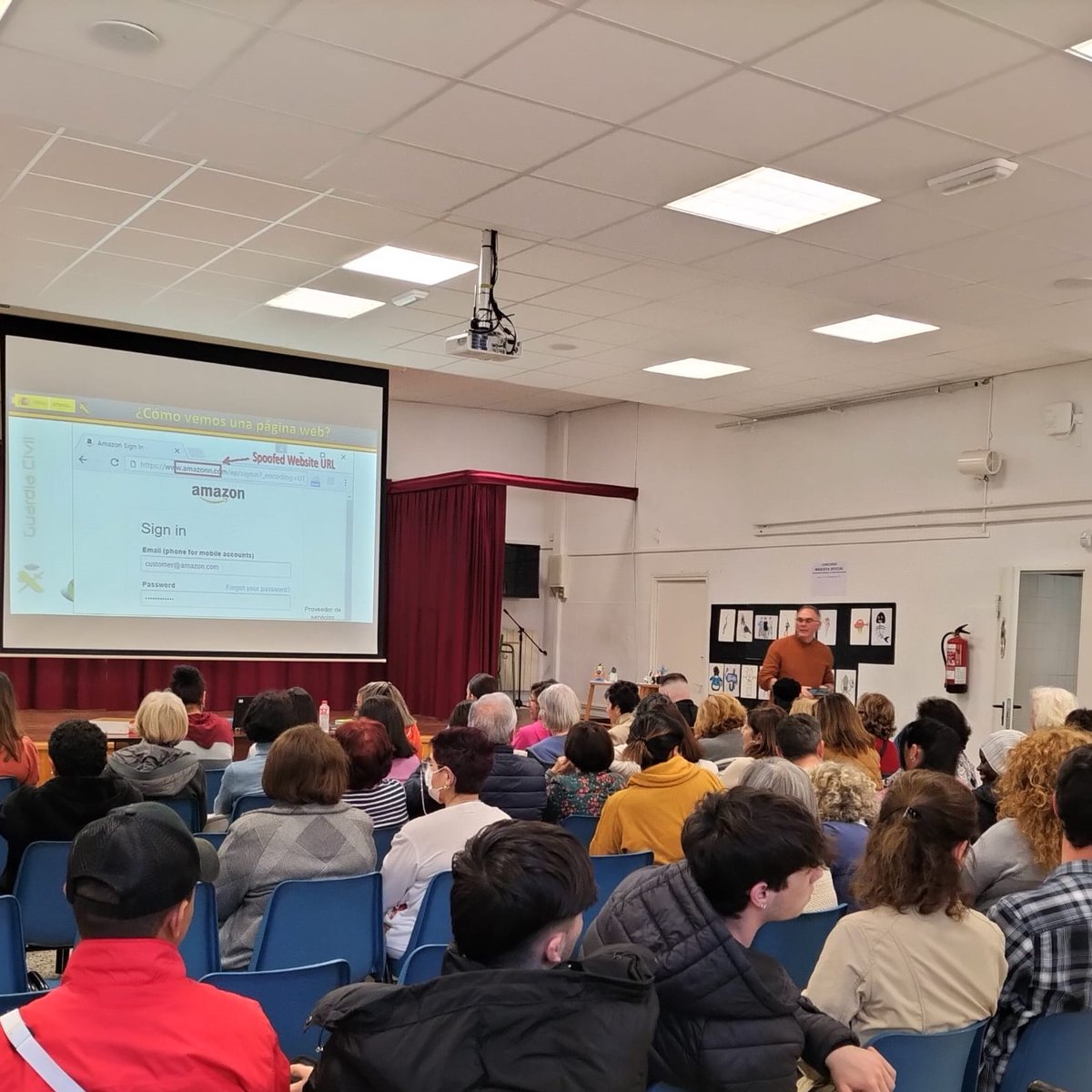 CEPAdeLaredo's tweet photo. Desde el #CEPAdeLaredo queremos agradecer a la @guardiacivil  todas las claves sobre #ciberseguridad que ayer compartió con nuestro alumnado y profesorado, así como la información facilitada  sobre el acceso al cuerpo. https://t.co/esjCCDajpY