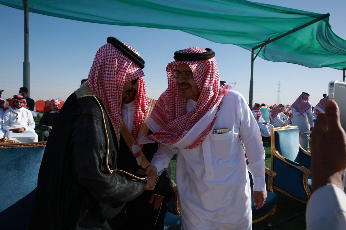 alshebi5's tweet photo. وزعت الجوائز على شرف:
سعادةالمحافظ/صالح بن مبارك الشعمل
سعادةرئيس مركزالعقلةالأستاذ/سعد بن متعب الشطير
سعادةنائب مدير ميدان الملك سعود للفروسيةالعميد/محمد بن جزا العياضي
سعادةرئيس بلديةالمحافظةالأستاذ/ناصر بن صنت الفوازي
عمدةالمحافظةالأستاذ/بدر بن شليل الشطير https://t.co/bObpH9B9fA