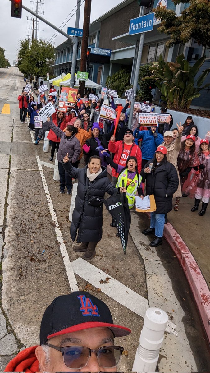 wilpageedu's tweet photo. Super us-ie from the TS King MS &amp; Lexington PC strike lines. @SEIULocal99 were joined in solidarity by @UTLAnow members to demand a fair contract &amp; improved working conditions for education support professionals!
#rESPect
#LAUSDStrike 
#UTLAStrong 
@WeAreCTA 
@NEAToday https://t.co/GVTa3vFQ9v