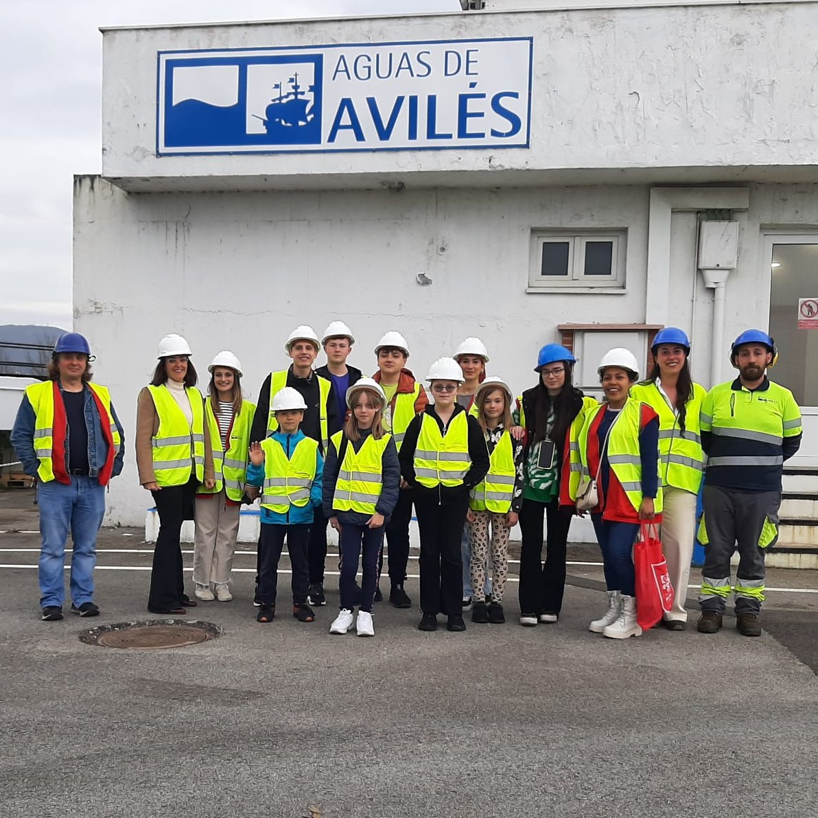 💧 En la ETAP de La Lleda celebramos el #DíaMundialdelAgua con la visita de un grupo de niños y niñas del proyecto ‘Crisis Ucrania’ 🇺🇦  de <a href="/CruzRojaEsp/">Cruz Roja Española</a> de #Avilés. Esta actividad forma parte del convenio de colaboración que mantenemos con esta entidad. 🤝