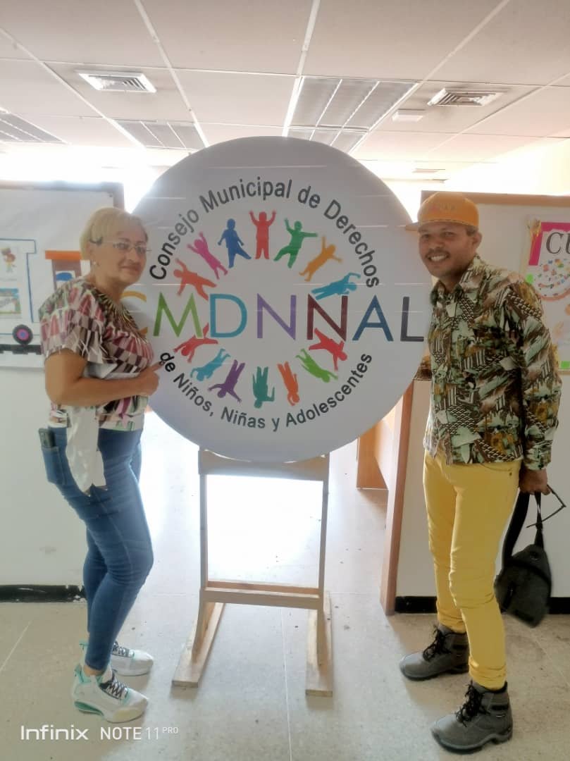 chico_caraqueno's tweet photo. #DeInterés || @IDENNA_Caracas sostuvo reunión con la Pdta. del @cmdnna_ del Municipio Bolivariano Libertador de Caracas, Lcda. Karine Montilla, a fin de realizar vinculación y articulación para promover la "Crianza Amorosa y Positiva" en las parroquias de la ciudad capitalina https://t.co/GR13gkBKJM
