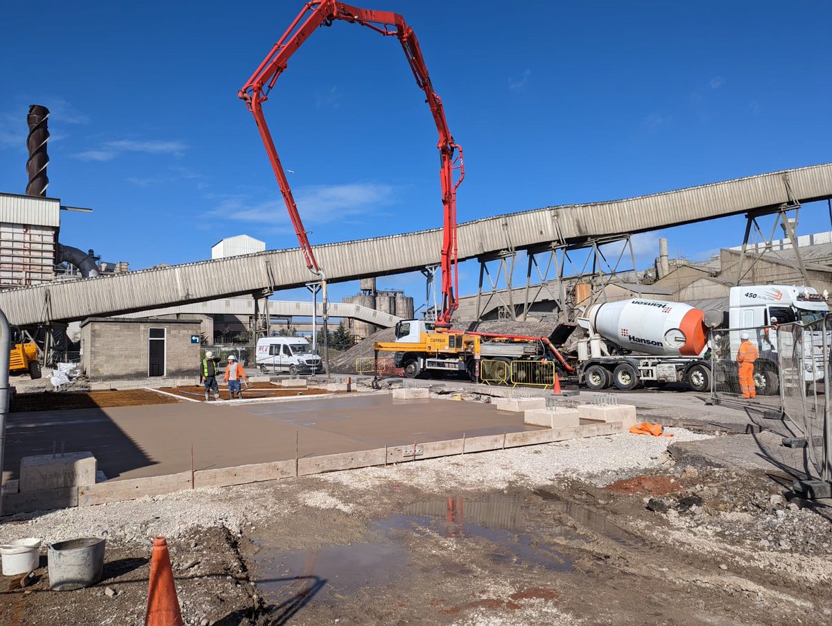 🏗️ Lovely day for a big pour 🏗️

#hollingsworthgroup
#civilengineering
#concrete
#hollingsworthbros