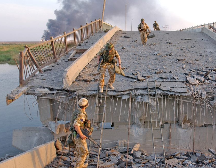 Members of @3PARA crossing the partially dropped Rumailia Bridge Photographer Craig Allen (Para) explained that moments after this photo was taken the team noticed 500lb of explosives wired in position under this portion of the bridge #Iraq20YearsOn Credit C.Allen @FreddieKruyer
