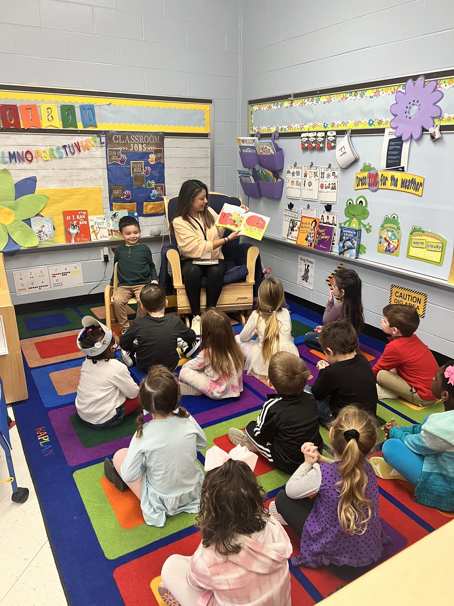MsJosephsPreK's tweet image. Thank you to Mrs. Gumenik for being our guest reader this morning! 📖 #prek #guestreader #barnegatinspires 🧡🖤🤍 #dunfeedragons 🐉