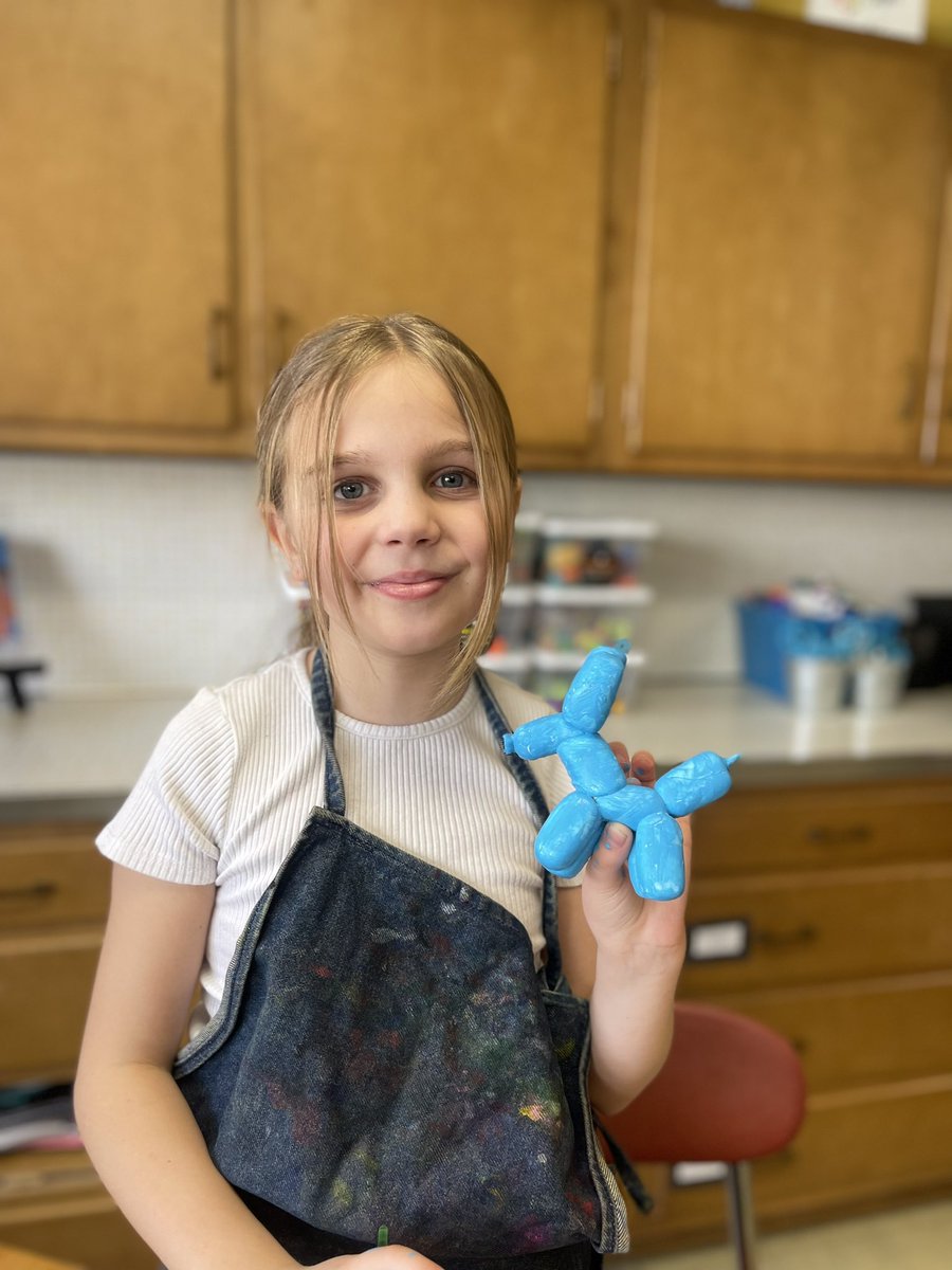 Ratka_K's tweet photo. What’s more fun than a balloon dog?! Third graders loving this double take project inspired by sculptor Jeff Koons https://t.co/feHMH3hCah