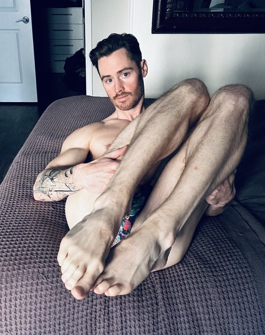 Attention feet lovers. I have created a special OF just for you. You know where to find the link. 🦶❤️