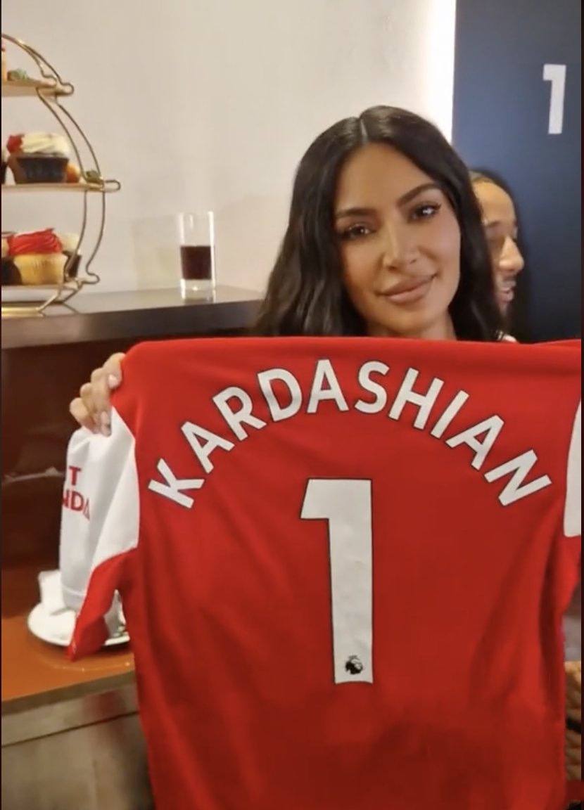 Scenes if the Kim Kardashian curse now stops Arsenal from winning the Premier League 👀😂