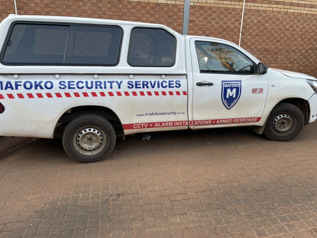 ElementMadima's tweet photo. @MafokoSecurity Am a bolt driver and i was bumped by justice supervisor from majosi  he don’t wanna answer my calls 😭😭😭 
He was saying company will fix my car https://t.co/yWW00zaj3C