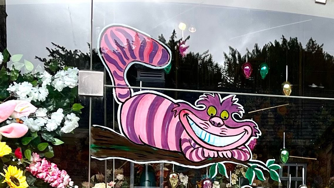 We’re all mad here! And it helps! 🤣🤣 LOVE painting their windows…always a laugh and a pleasure 💖