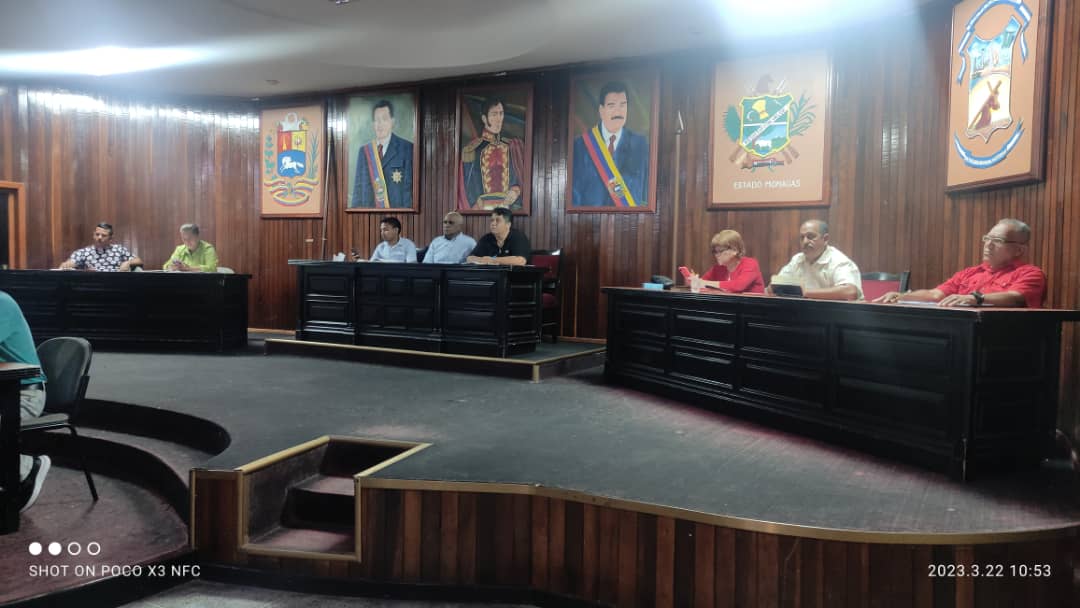 CaripitoConcejo's tweet photo. Realizada sesión ordinaria del @CaripitoConcejo contando con la presencia del ciudadano alcalde en la que hizo entrega del informe de gestión que será revisado por una comisión de este cuerpo colegiado. Esperando por su presentación ante el pueblo de Caripito. @ErnestoLunaPsuv https://t.co/xhPheWFwq1