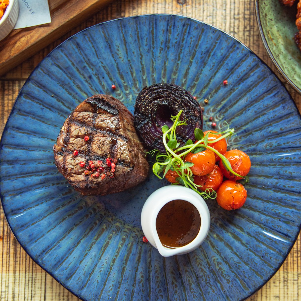 SaintPaulsHouse's tweet photo. Introducing our a la Carte Evening Menu ... get your hands on this delicious steak & peppercorn sauce. Cooked to perfection!
#bhamgram #westmidlands #StPaulsHouse #StPaulsSquare #JewelleryQuarter #Steak #lunch #dinner #SetMenu #DinnerOffer https://t.co/cUH72GUvUM