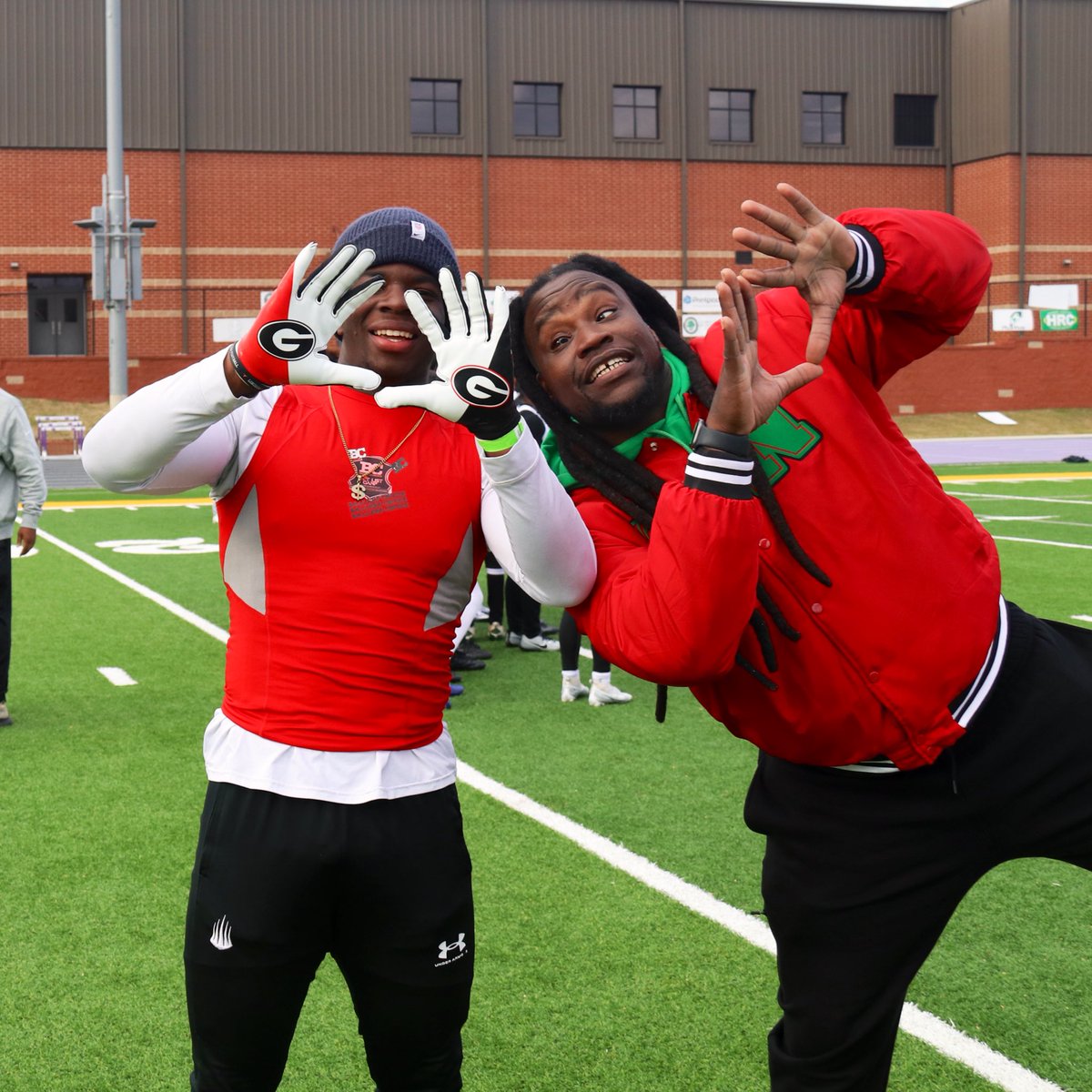 A moment between 5⭐️ RB <a href="/gibson_jerrick/">Jerrick4</a> and former #NFL first round pick <a href="/LaurenceMaroney/">LaurenceMaroney™</a> at the HotList camp: