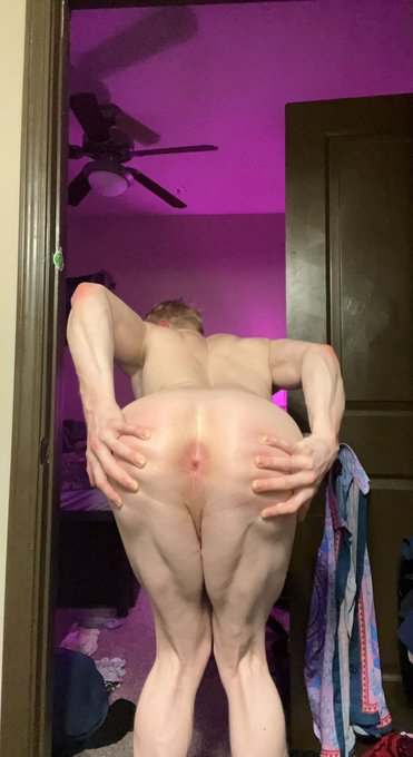 The Boy 🥰 The Hole 😜 Goodmorning! 🖤 https://t.co/H4Mi52m8Fm