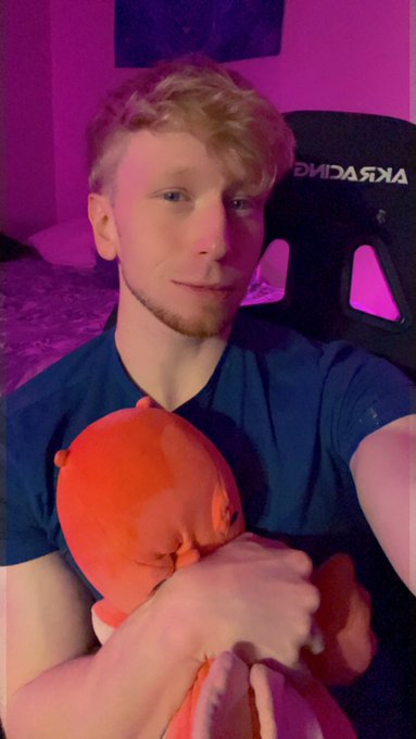 The Boy 🥰 The Hole 😜 Goodmorning! 🖤 https://t.co/H4Mi52m8Fm