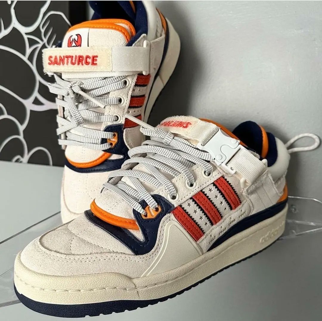 OnTimeDeportes's tweet photo. Los fanáticos de los Cangrejeros de #Santurce del BSN de Puerto Rico 🇵🇷 tendrán hoy la oportunidad de comprar los Bad Bunny X Adidas Forum "Cangrejeros de Santurce". Esta venta es exclusiva y será en el Coliseo Roberto Clemente. 🦀🐰
.
.
#bsn #puertorico #badbunny #Adidas https://t.co/JoVo7vXYhG