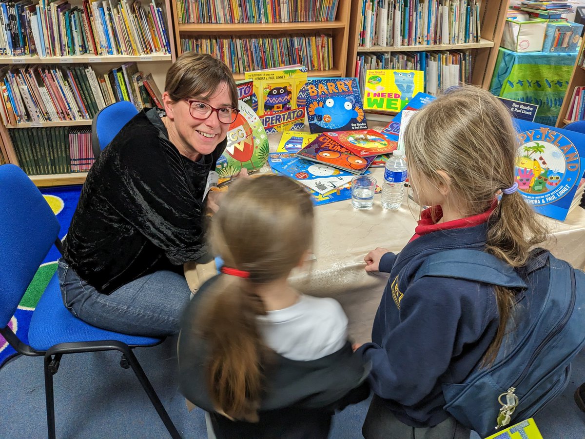 saramckinnon's tweet photo. @GrantonPrimary @suehendra @GrantonPta Girls were soooo inspired by meeting a real author. What a fab opportunity. And we think you really are a cool mam @suehendra 😉 https://t.co/4ItLnxrLyN